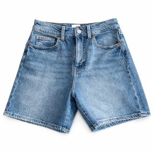 H&M High Waisted Denim Shorts Size 4 | Light Wash Mom Shorts